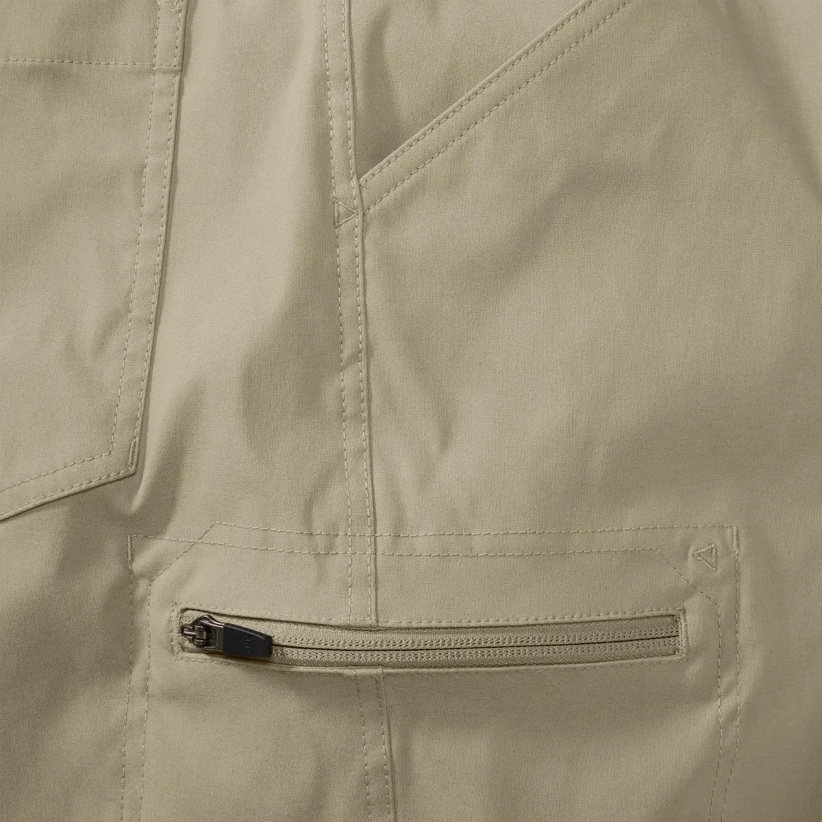 Eddie Bauer Mens UPF 50  Classic Fit Stretch Lightweight Tech Short