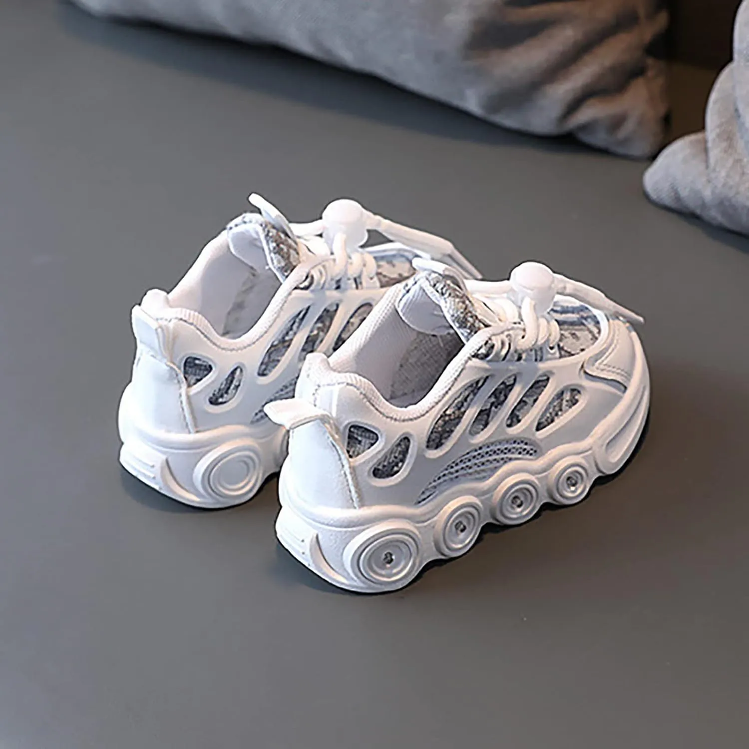 Toddler Boys Girls LED Flashing Sneakers Lightweight Mesh Breathable Soft Sole Anti Slip Comfort Athletic Shoes