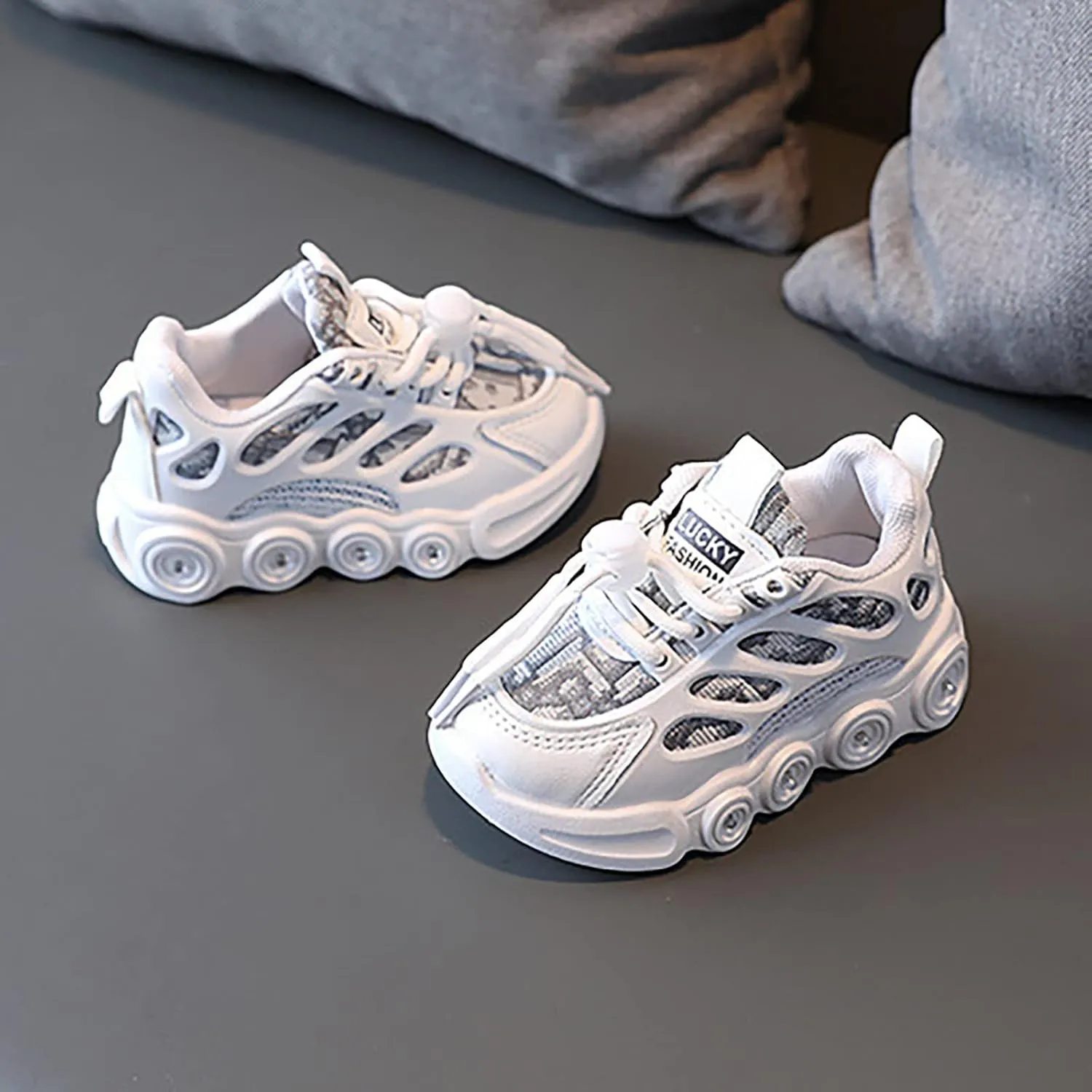 Toddler Boys Girls LED Flashing Sneakers Lightweight Mesh Breathable Soft Sole Anti Slip Comfort Athletic Shoes